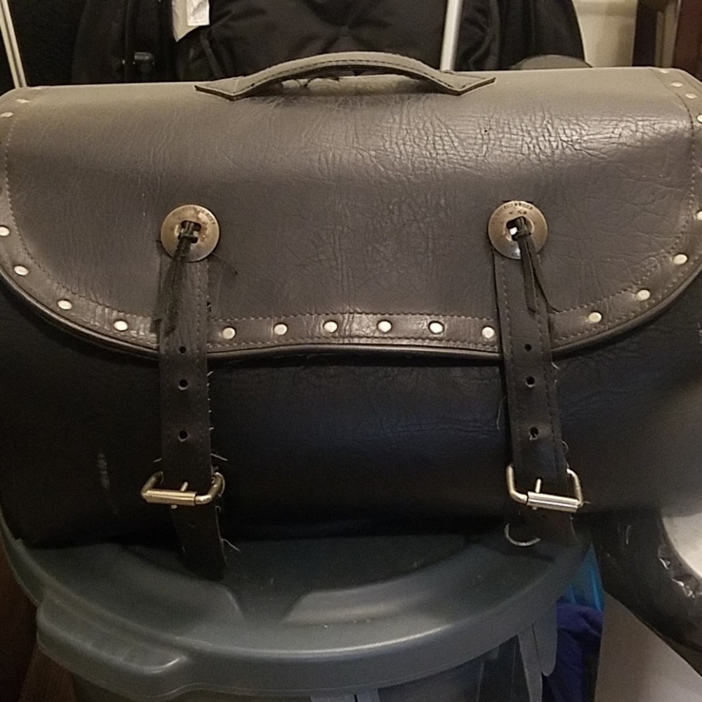 Motorcycle touring bag